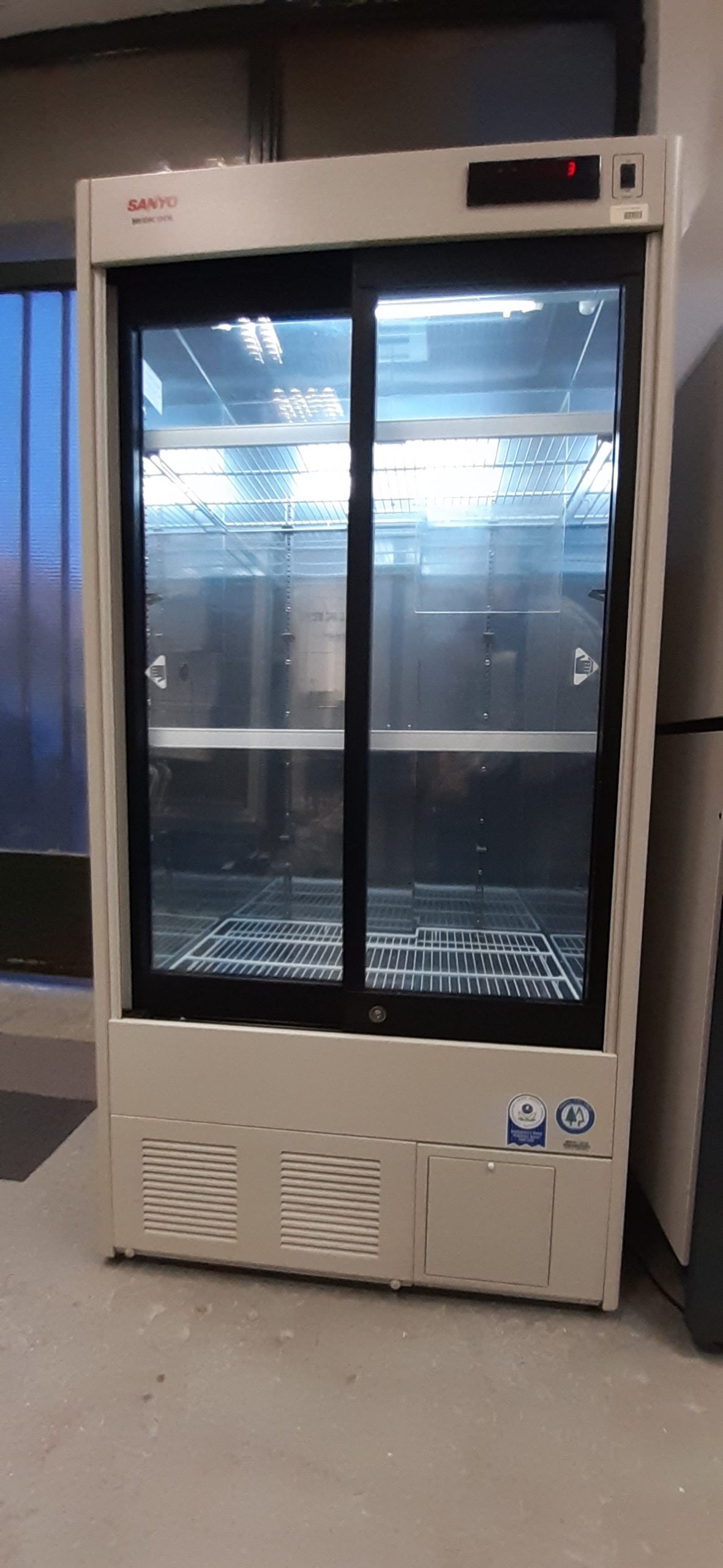 Sanyo Medicool MPR-513 Pharmaceutical Refrigerator, Refurbished - Image 12