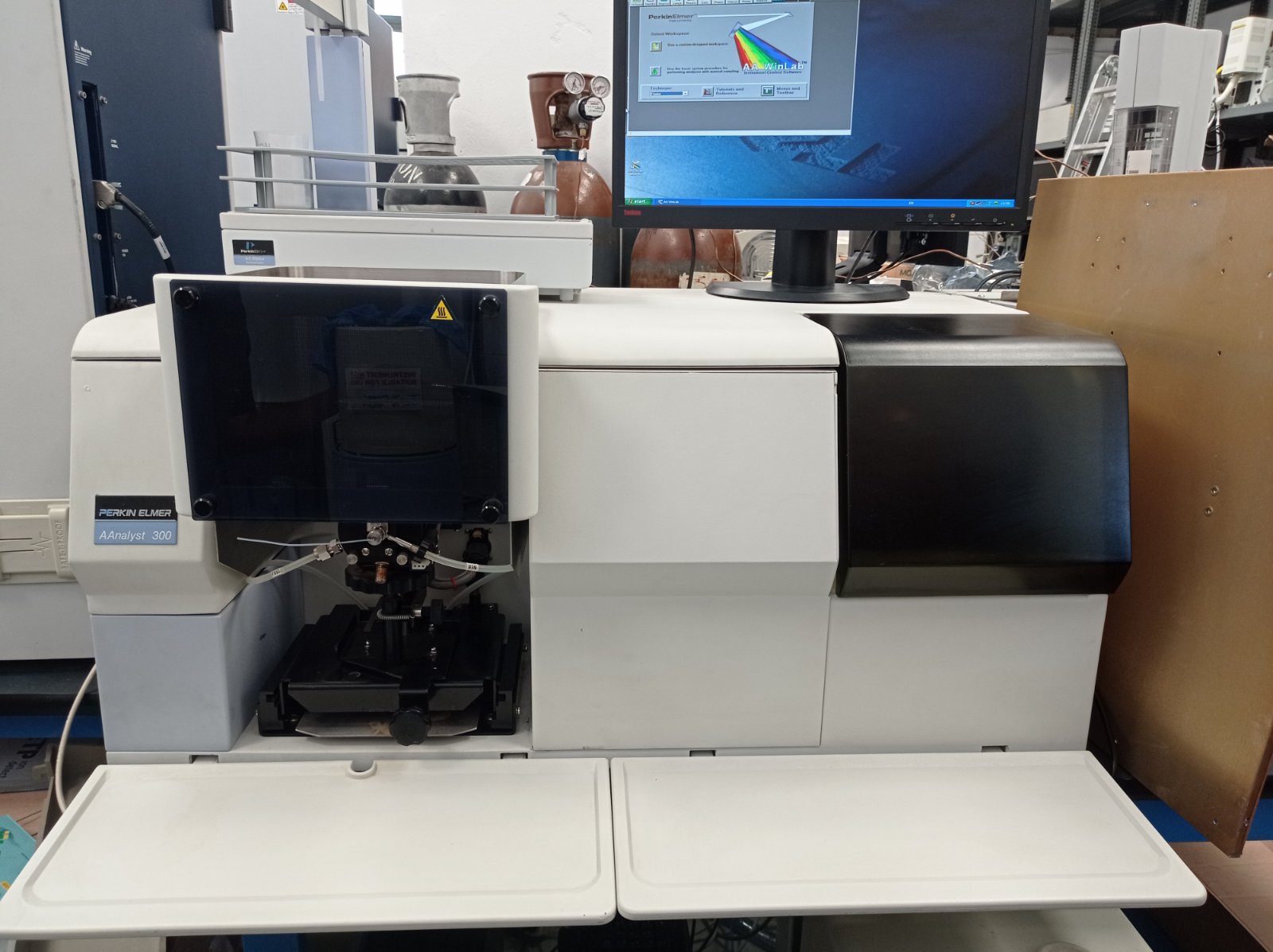 Atomic Absorption Perkin Elmer AAnalyst 300 with autosampler AS 90 Plus AAwinlab Software, Refurbished