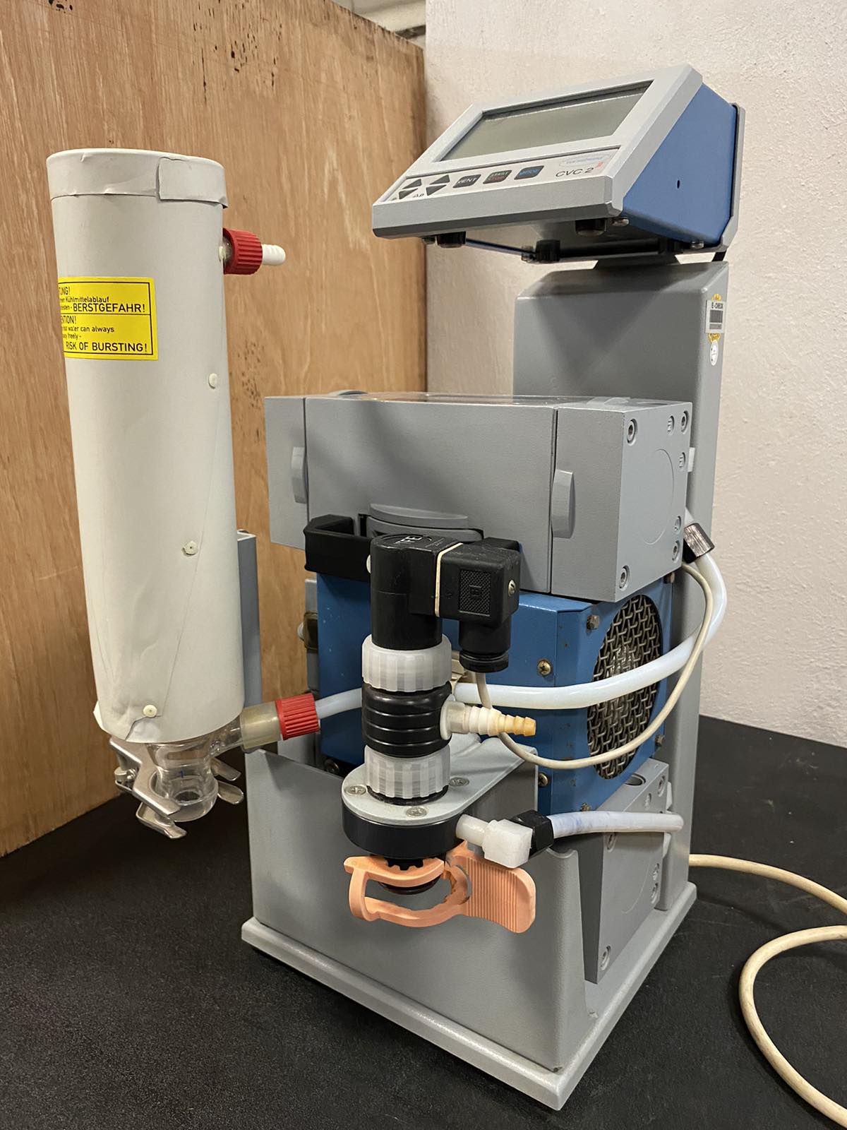 Vacuubrand Diaphragm Pumps with Solvent Recovery, Refurbished - Image 5