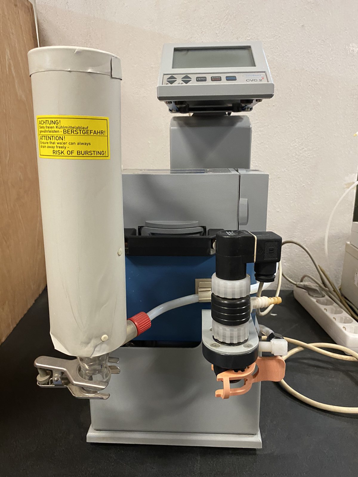 Vacuubrand Diaphragm Pumps with Solvent Recovery, Refurbished - Image 3