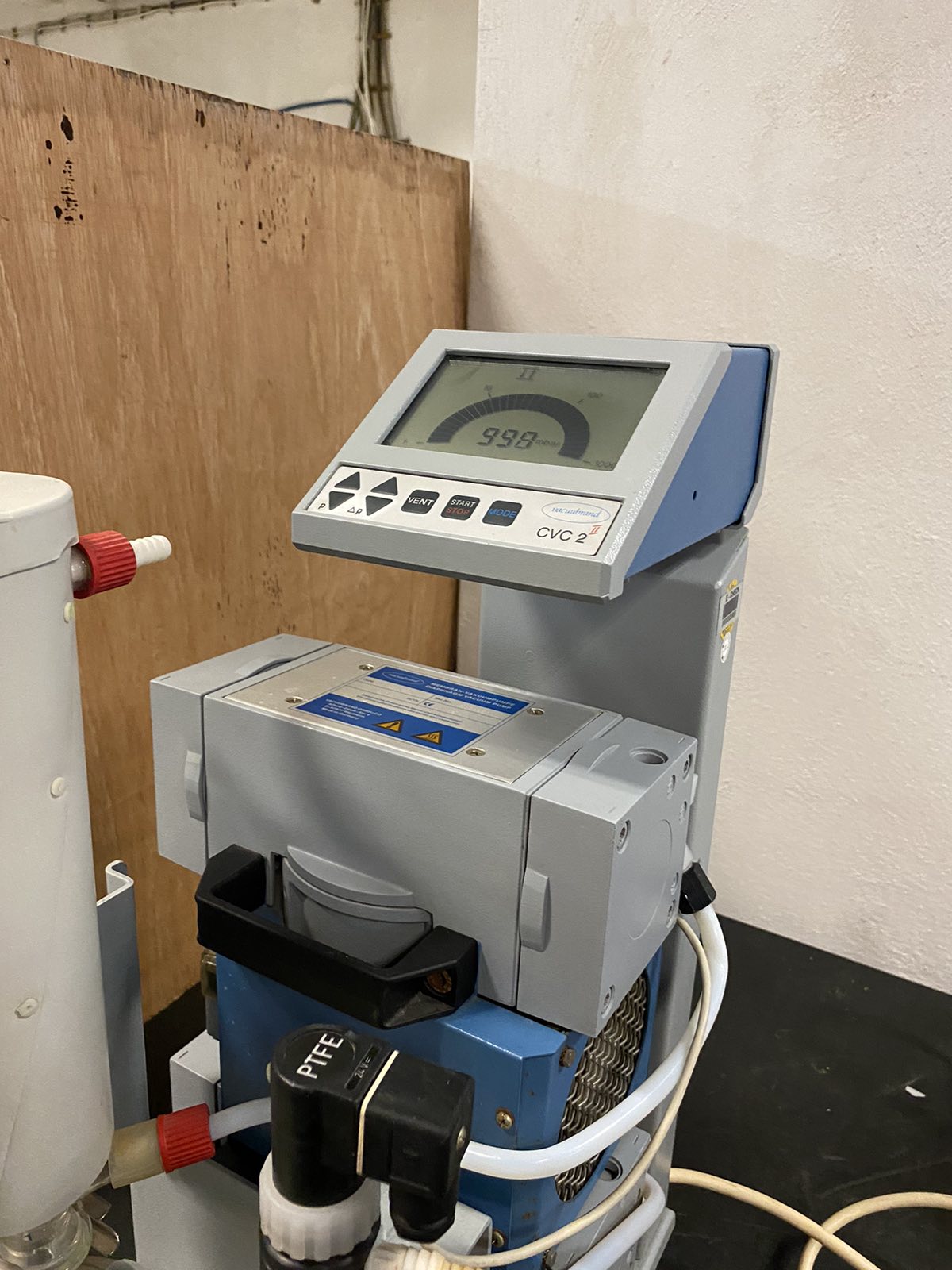 Vacuubrand Diaphragm Pumps with Solvent Recovery, Refurbished - Image 9