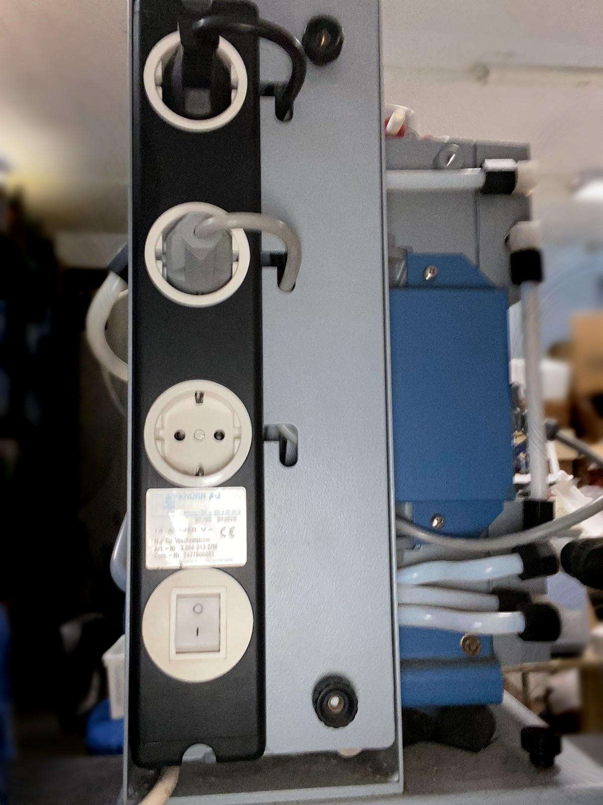 Vacuubrand Diaphragm Pumps with Solvent Recovery, Refurbished - Image 10