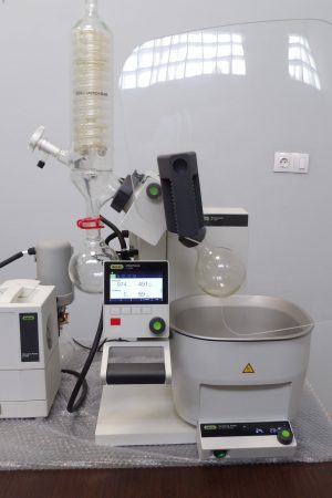 Buchi Rotavapor® R-300 with Vacuum Pump V-700, Refurbished